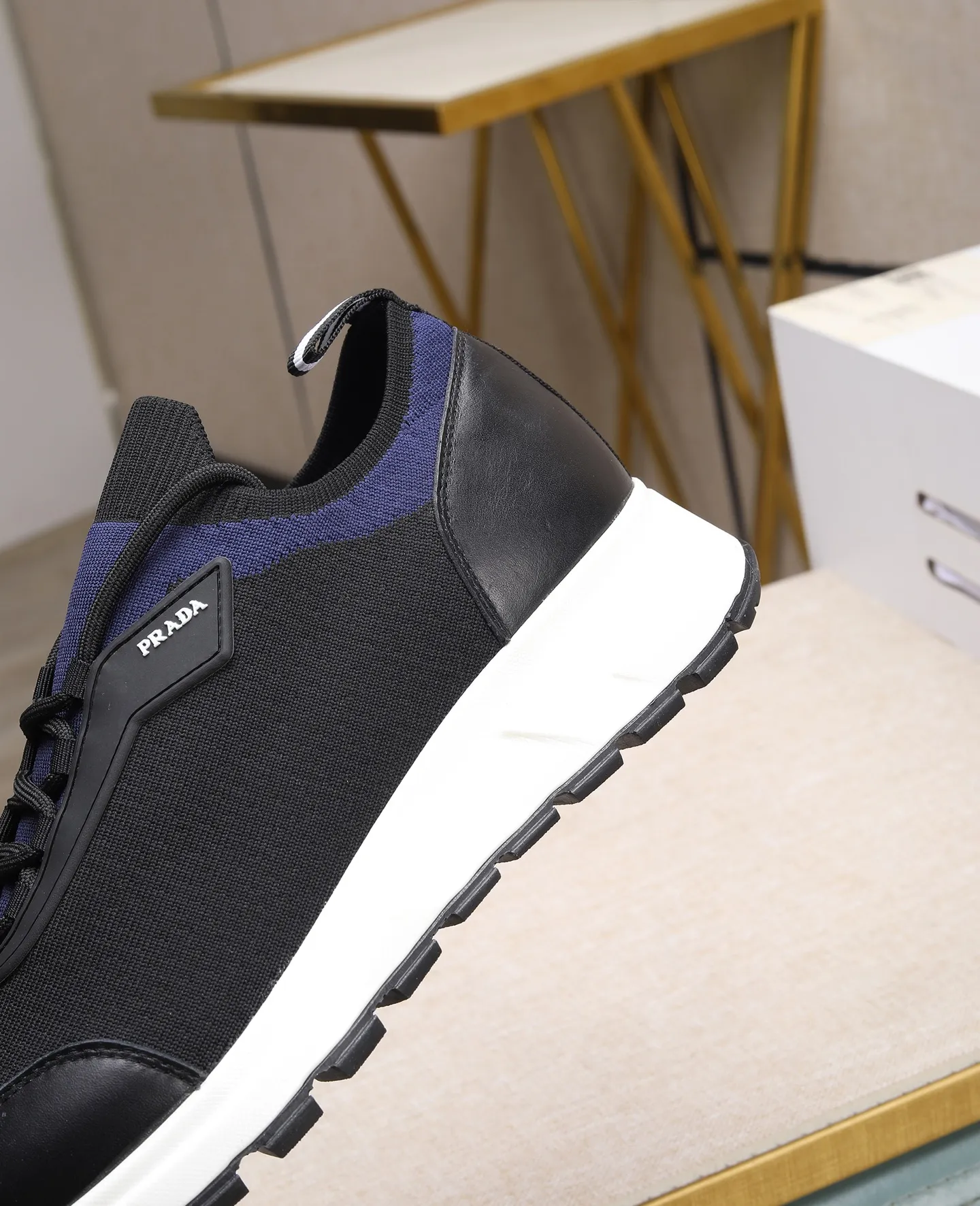 Men's clothing and shoes 💰500 👑👑The latest model of high-quality PRADA men's shoes on the Hong Kong purchasing agency official website has been launched in 1:1 copy, synchronized with Hong Kong counters, and on the same catwalk; all made of breathable fly weave ➕Imported breathable fabrics with cowhide lining, 🍡🍡The original 1:1 non-slip and wear-resistant; comfortable on the feet, attractive style, fine workmanship, and simple and neat shoe trees, showing the courage and toughness of men, 👍 Code number 38 to 45